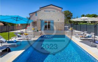 2 Bedroom Lovely Home In Hrboki - 9