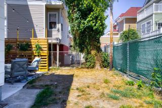 Gammys Beach Bungalow - 8