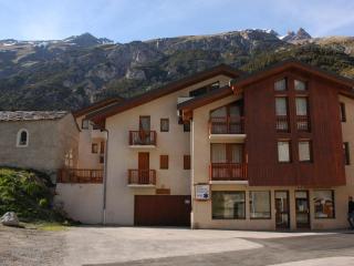 Charmant appart pour 4 au centre de Lanslevillard, balcon, parking - FR-1-508-201 - 4