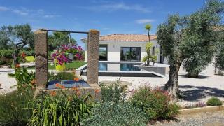 Villa contemporaine avec piscine à débordement dans un domaine viticole - 6
