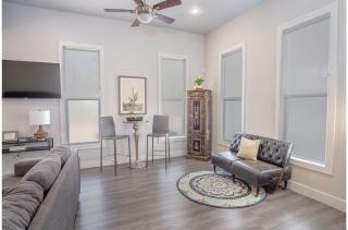 Gorgeous Family-Friendly Home Near Downtown - San Antonio - 6