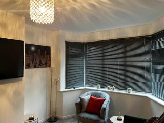 Stylish and homey 3 bedroom house with free parking & Wi-Fi - Minworth - 6