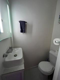 Fun Small Private Studio Queen Bed 7 - 1