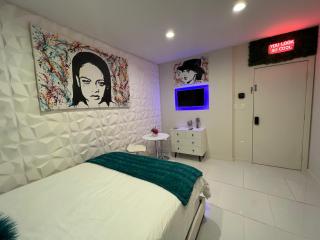 Fun Small Private Studio Queen Bed 7 - 8