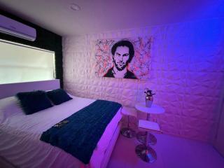 Fun Apartment Studio Queen Bed Downtown 4 - 9