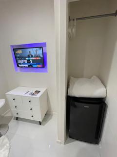 Fun Twin Bed Small Studio In Hollywood 8 - 6