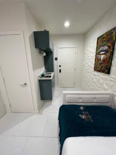 Fun Twin Bed Small Studio In Hollywood 8 - 5