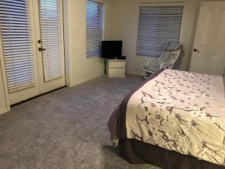 2 master suites and loft with kitchenette in upper level within our shared townhome - Mesa - 5