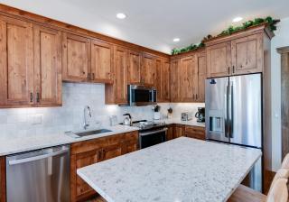 Saddlewood Snowbird Townhome: Ski-In Ski-Out, Hot Tub - 2