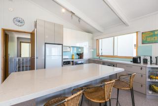 Boston Beach House - BYO Linen - 8