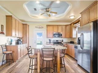 Fancy Nancy 2 Min Walk to Beach, Lyft, Pet-friendly - Bolivar Peninsula - 5