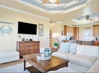 Fancy Nancy 2 Min Walk to Beach, Lyft, Pet-friendly - Bolivar Peninsula - 4