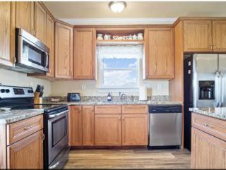 Fancy Nancy 2 Min Walk to Beach, Lyft, Pet-friendly - Bolivar Peninsula - 3