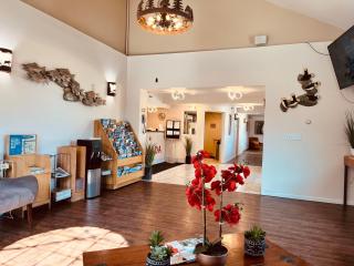 Ramada by Wyndham Anchorage - Anchorage - 0