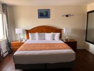 Ramada by Wyndham Anchorage - Anchorage - 1