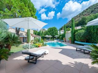 Elegant villa in Les Mées with garden - 1