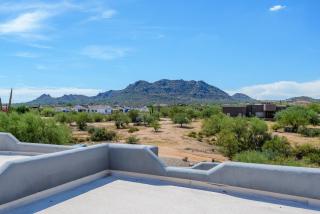 Four-Bedroom House - Scottsdale - 8