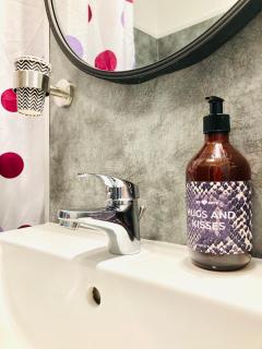 Living at Saarpartments -Adults only- 2 Bedroom, Netflix - Business & Holiday Apartments for Long- and Short term Stay, 3 min to Train Station, Secure E-Bike Parking! - 5