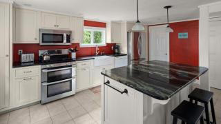 Cozy Colchester Cabin near Lake - 7