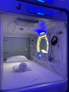 BMAX SPACEPODS sleep in space - 4mins from Mactan Airport - 3