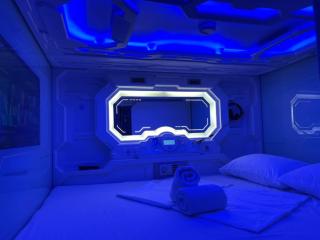 BMAX SPACEPODS sleep in space - 4mins from Mactan Airport - 1
