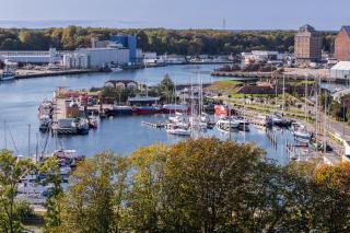 Salt Island Apartment Sea and Harbor View by Noclegi Renters - 9