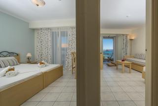 Windmill Bay Hotel - 7