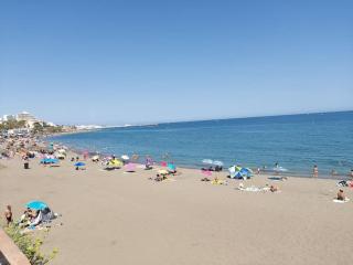 LUX. FRONTBEACH-TERRACE. 5 POOLS.TV. 2 A.C.NETFLIX - Benalmádena - 3