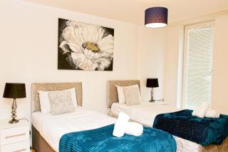 BIRMINGHAM CiTY CENTE CHINES QUARTER - 4