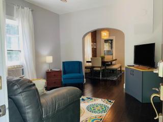 The Cottage! Chic Bungalow near Old Town Square! - Fort Collins - 4