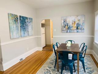 Stunning Bungalow next to UNC - Free Bikes! - 2