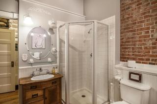 Elegant Loft-Style Retreat in Old Firehouse Alley - Fort Collins - 1