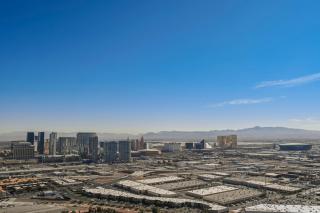 StripViewSuites Ultimate Luxury Penthouses Full Strip View & Balcony - 8