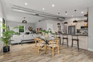 Spacious Downtown Apartment - Walk to Old Town FC! - 7