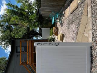 Spacious Downtown Apartment - Walk to Old Town FC! - 2