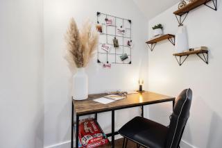 Mid-century Mod Retreat near Old Town - Free Bikes - 3