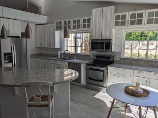 Heated Pool - Spacious, Cheerful Home 5br/3bath - 7