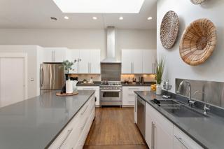 The Penthouse Loft in the Heart of Old Town! - 1