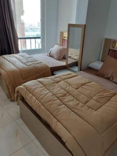Stunning river view from a spacious 3-Bedroom Apt. - 7