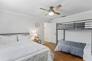 Spacious & Sunny Family Gem - Heated Pool, Firepit and Game Room - 5