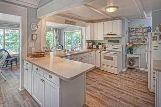 Cottage at the Lake - Moneta - 2