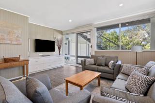 George St Retreat - 1