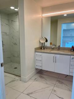 Luxury Designer Suite with Rooftop Pool, Gym - San Diego - 4