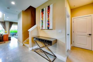 Beautiful Townhome Overlooking The Lake And The Pool - Orlando - 3