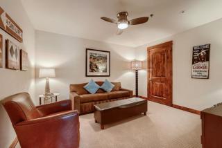 Luxury 4 Bedroom Ski in, Ski Out Mountain Vacation Rental Just Steps from the Snowflake Ski Lift in Breckenridge - Breckenridge - 4