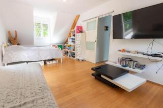 230m2 sur 3800m2 - jacuzzi 6 places - 16pers max - 6