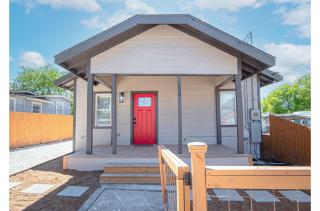 Delightfully Renovated 4 BR2 BA Near DT Riverwalk - San Antonio - 0
