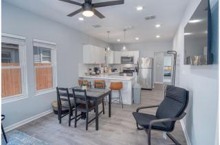 Delightfully Renovated 4 BR2 BA Near DT Riverwalk - San Antonio - 5