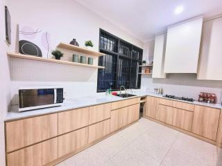 Cottonwood Exclusive Villa @Lembang Asri - Jacuzzi Playground Netflix Billyard - 3