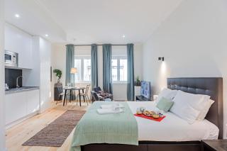 150 Rivoli Apartments by LovelyStay - Porto - 0